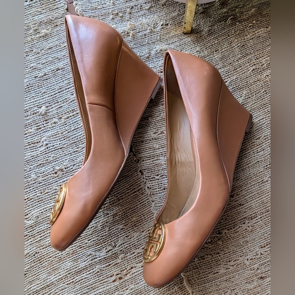 Tory Burch Benton closed toe wedges - Picture 3 of 4